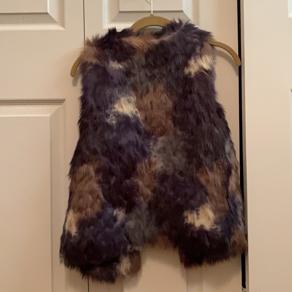 Guess multi color faux fur vest - Picture 3 of 3